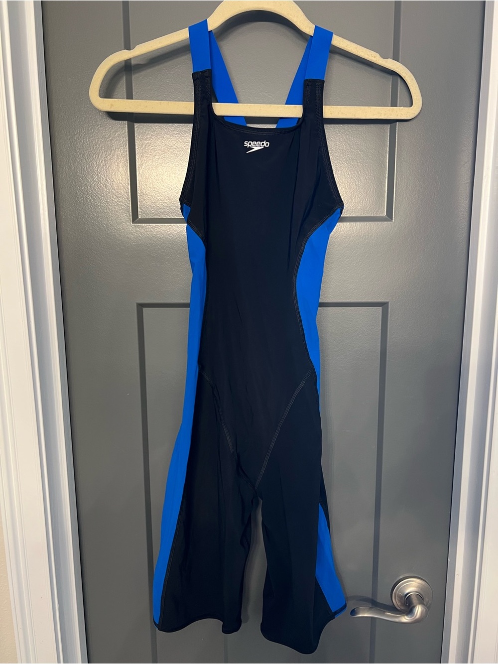 Speedo women’s black and blue swimwear Powerplus adult Kneeskin 6/32